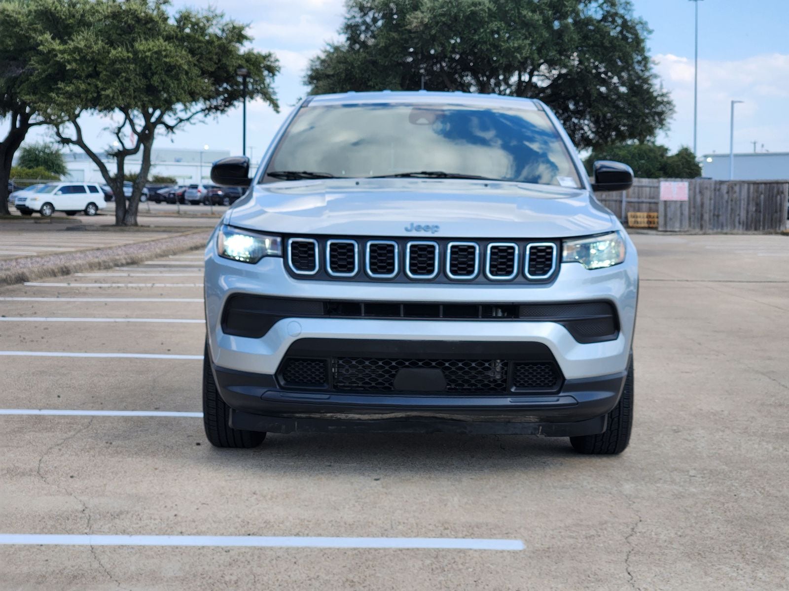 Used 2024 Silver Zynith Jeep Sport image 7
