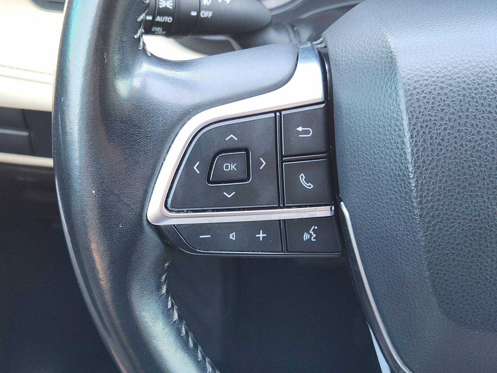 Used 2021 Midnight Black Toyota XLE image 35