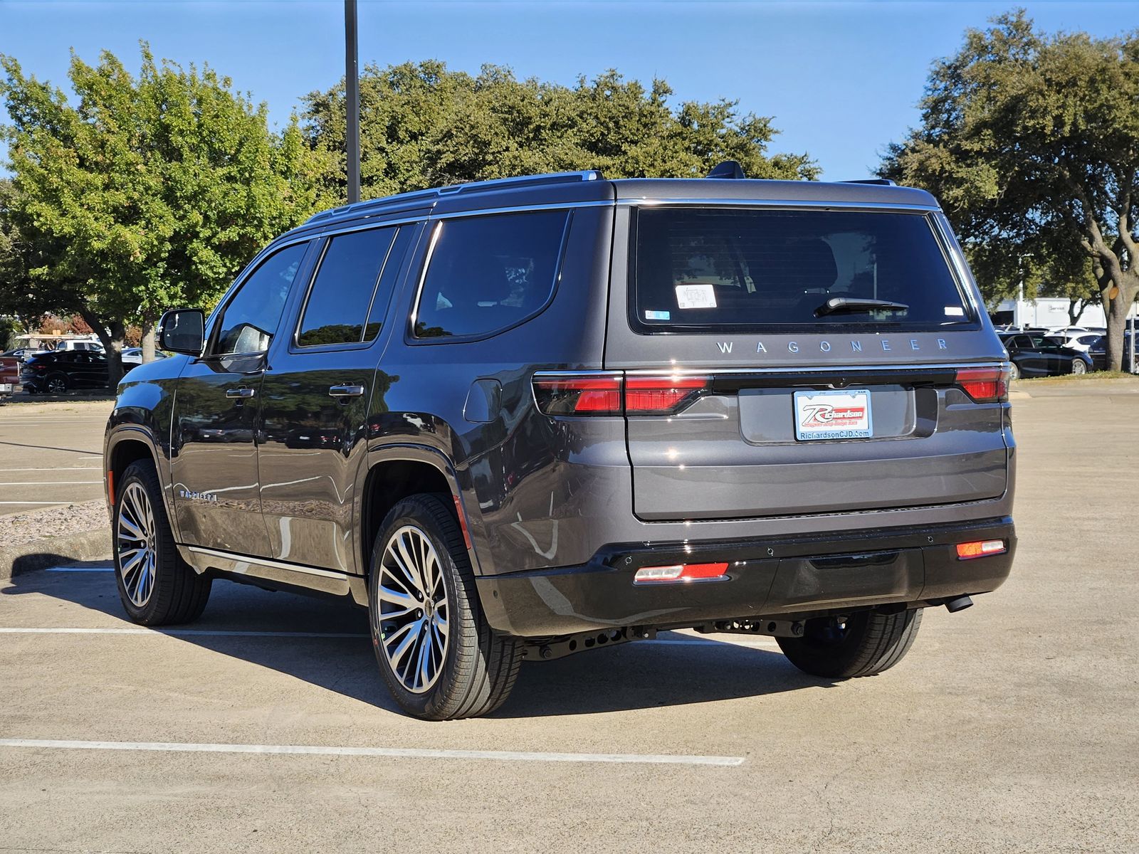 New 2025 Baltic Gray Jeep LIMITED 4X4 image 6