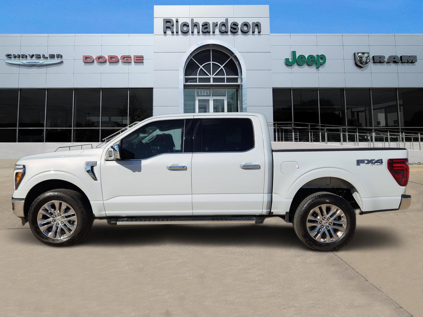 Used 2025 Space White Metallic Ford Lariat image 3