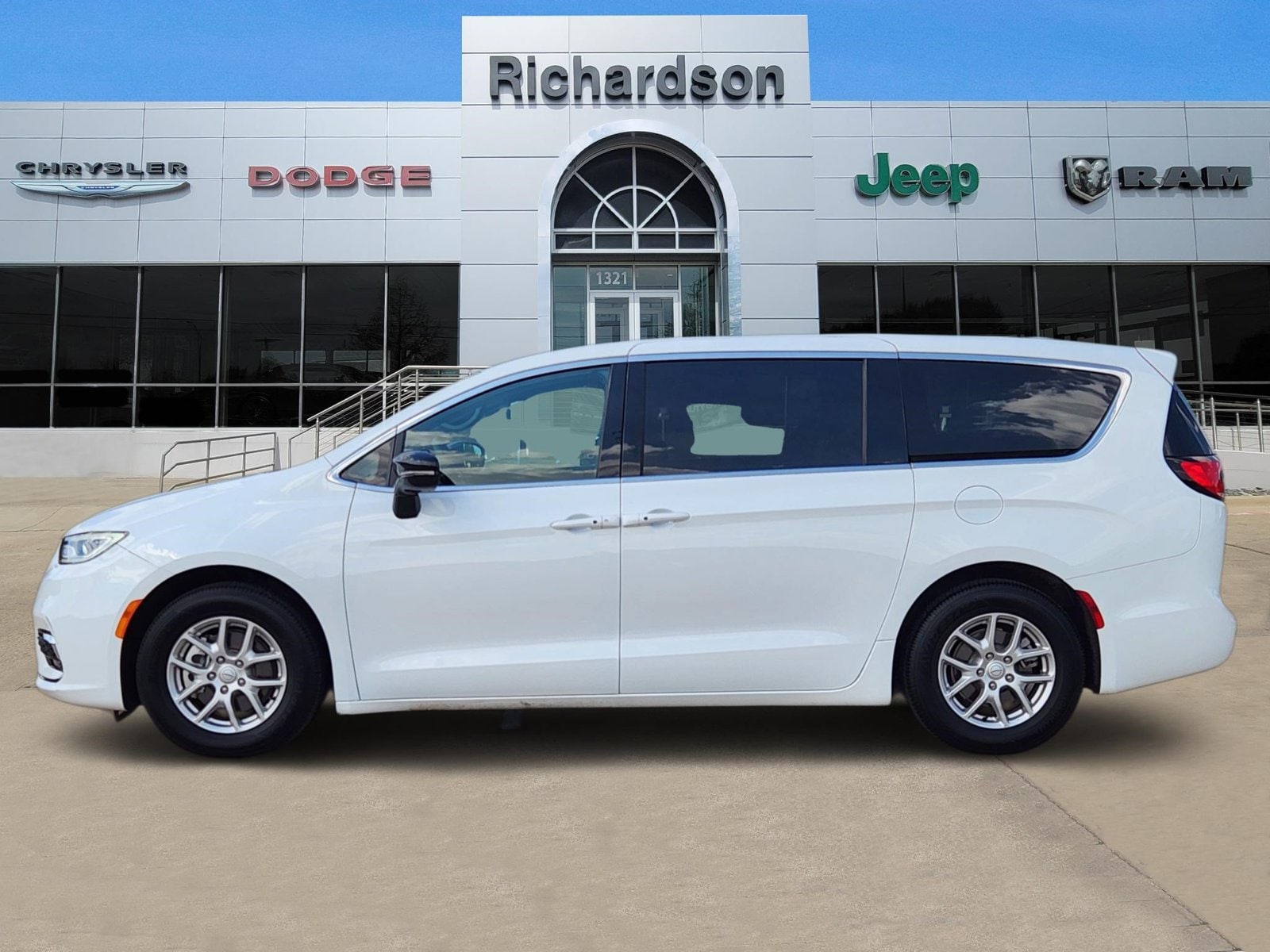 Used 2026 Bright White Chrysler Select image 3