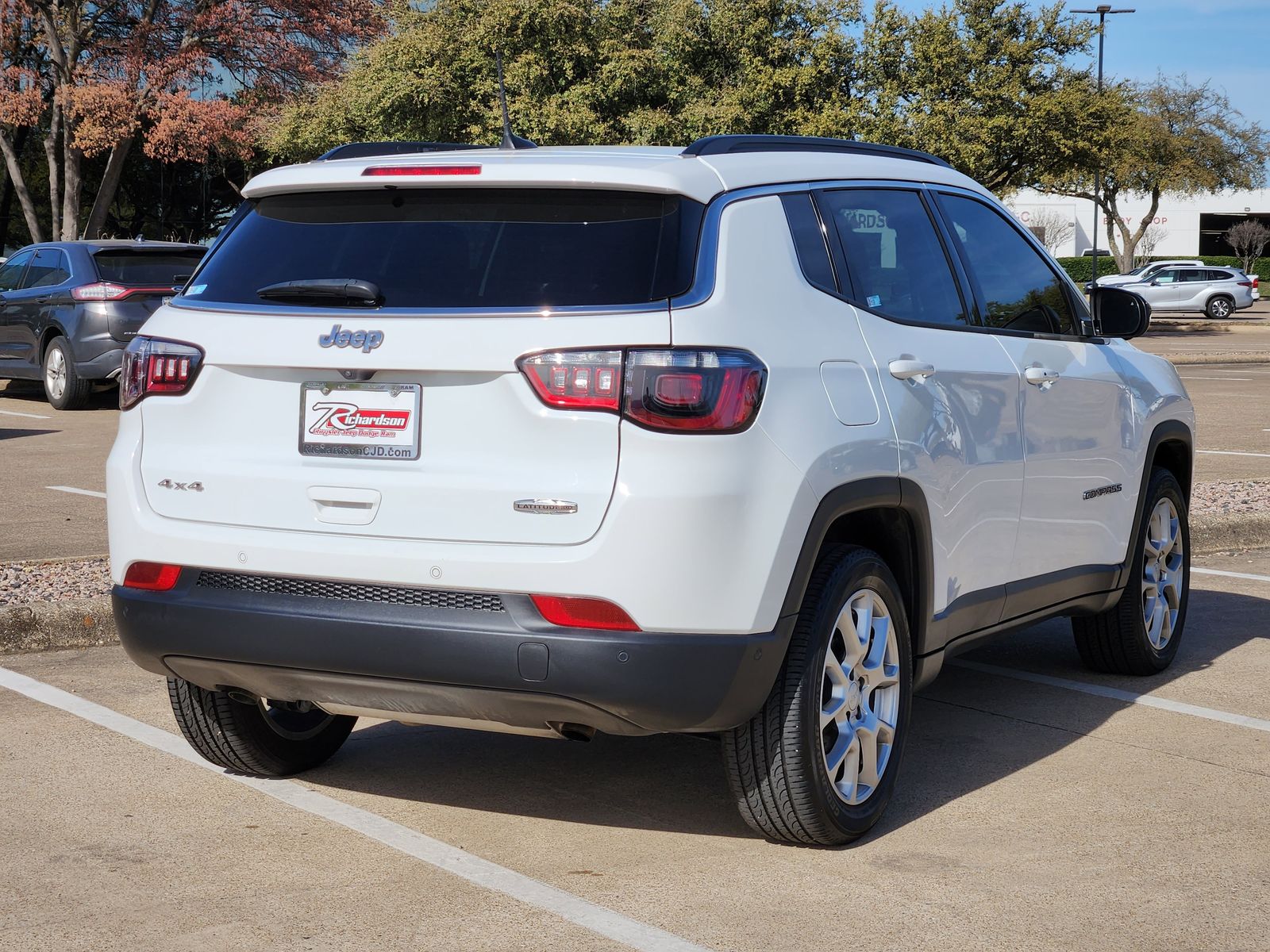 Used 2024 Bright White Jeep Latitude Lux image 6