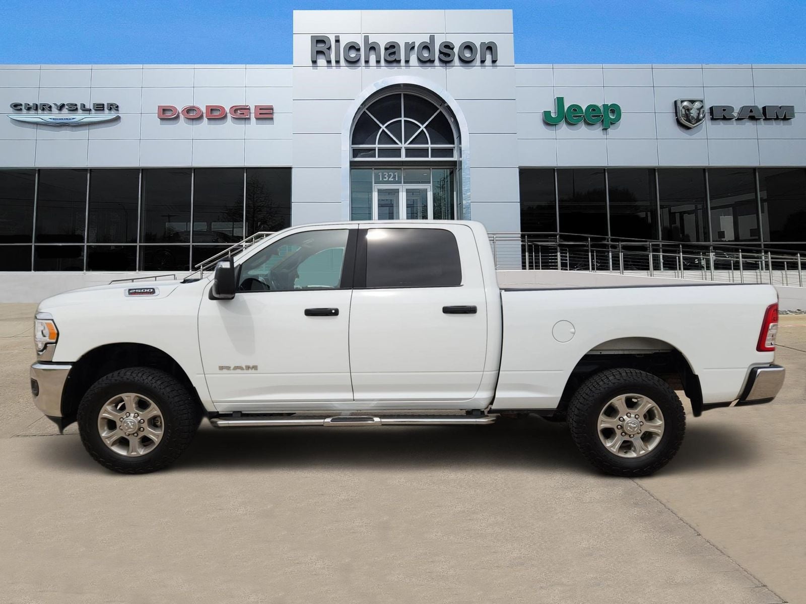 Used 2023 Bright White Ram Big Horn image 3