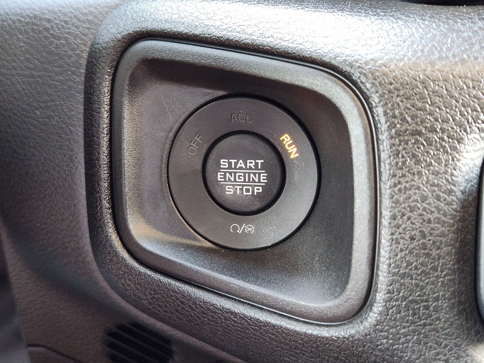 Used 2025 Bright White Jeep Sport image 29