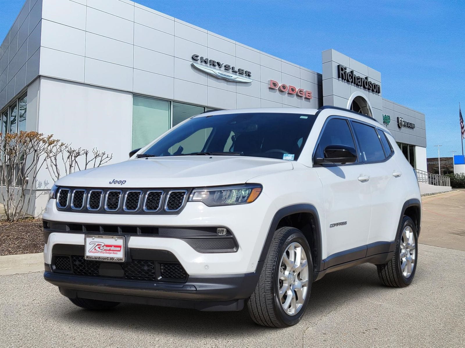 Used 2024 Bright White Jeep Latitude Lux image 2