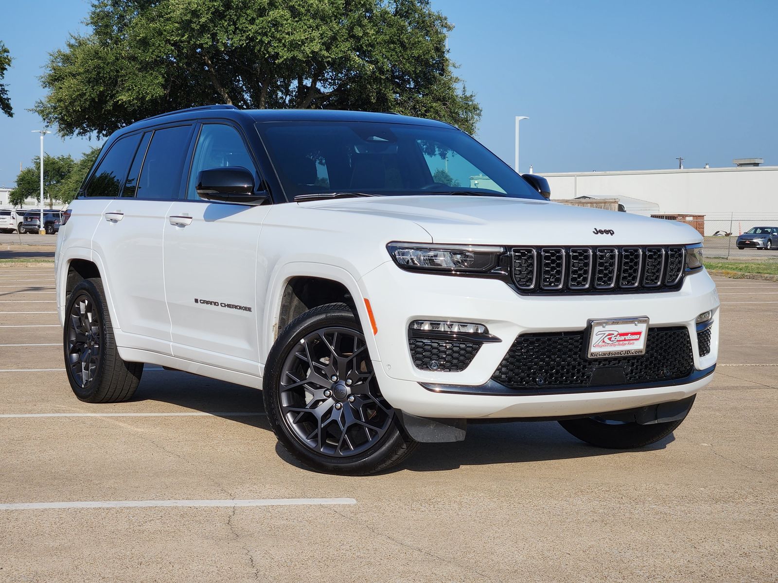 Bright White 2025 Jeep Grand Cherokee SUV / Crossover Four-Wheel Drive 8-Speed Automatic