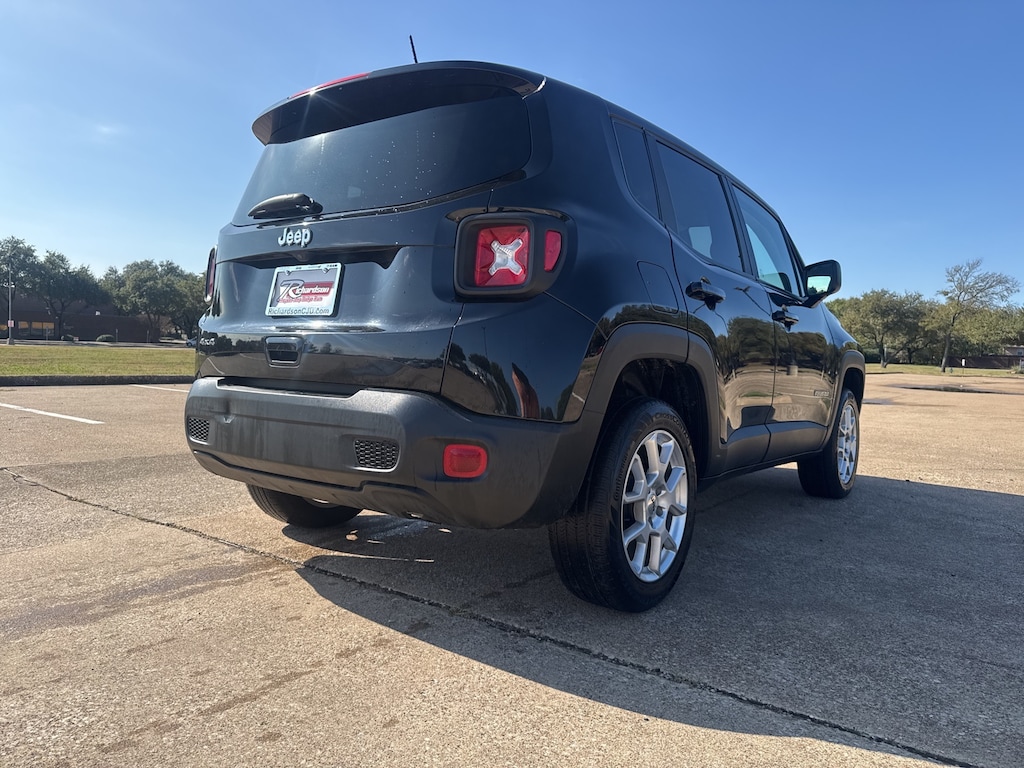 Used 2023 Jeep Renegade Latitude SUV