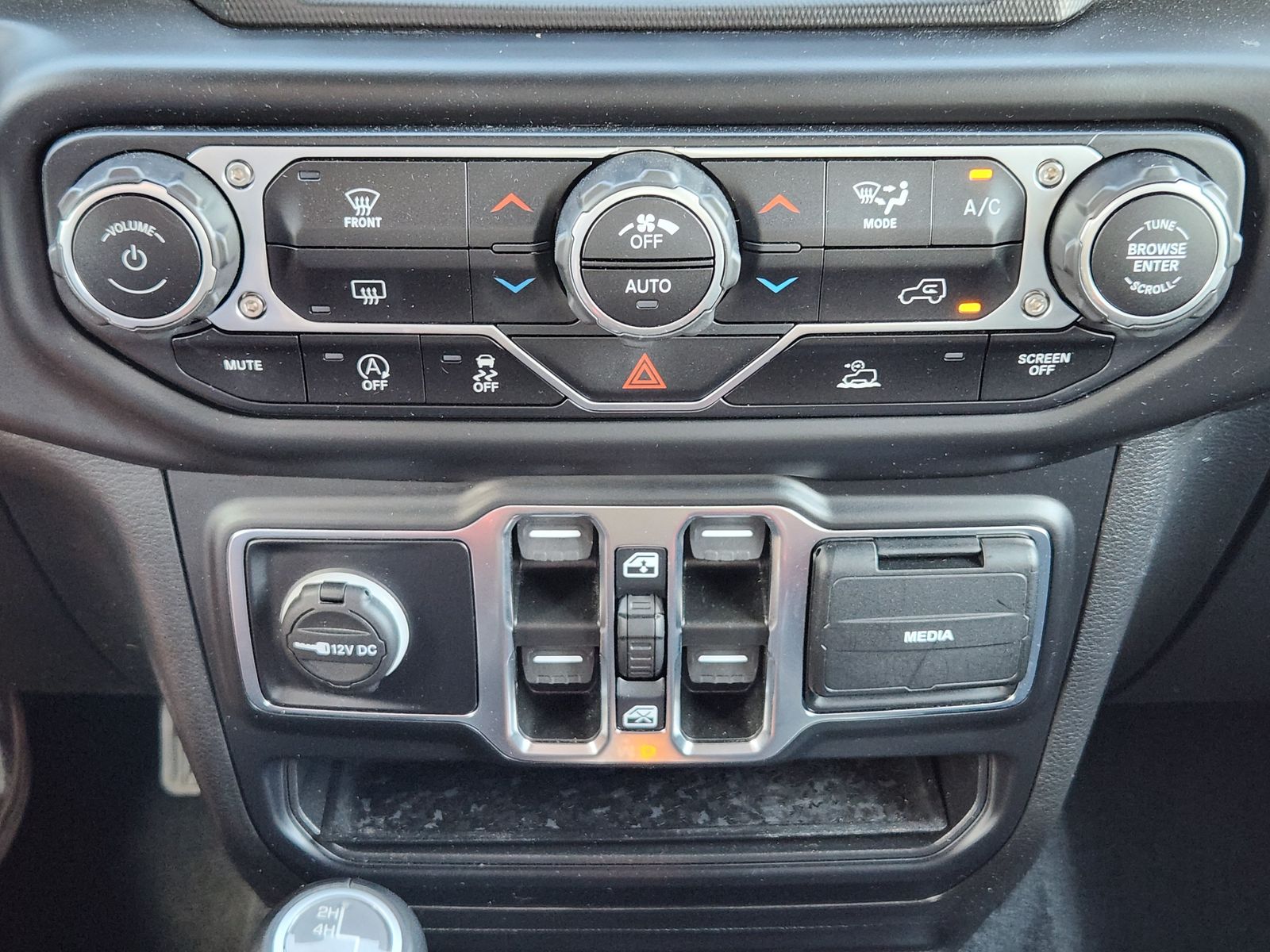 Used 2022 Bright White Jeep Unlimited Sahara image 25