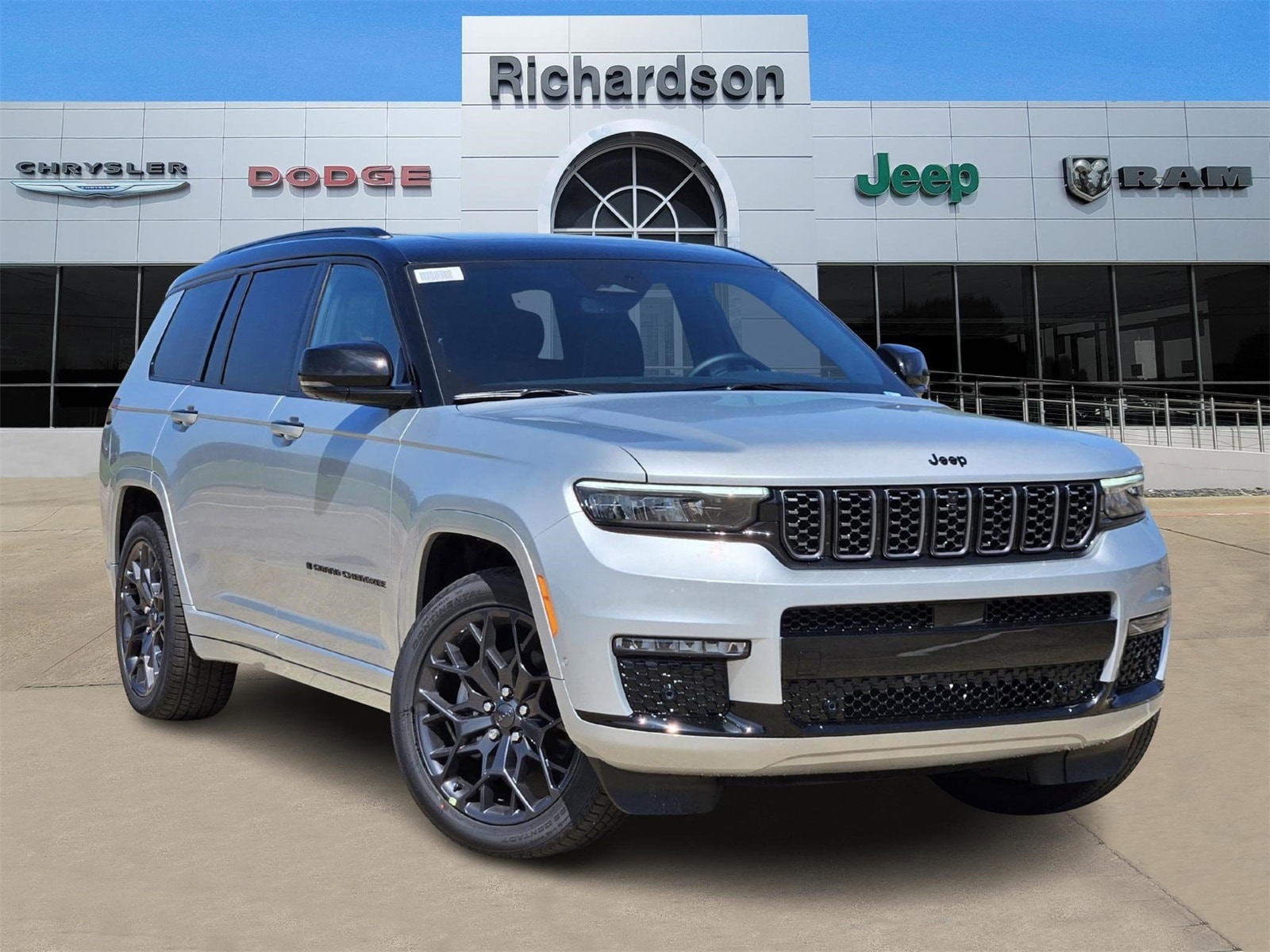 2025 Jeep Grand Cherokee L Summit's photo