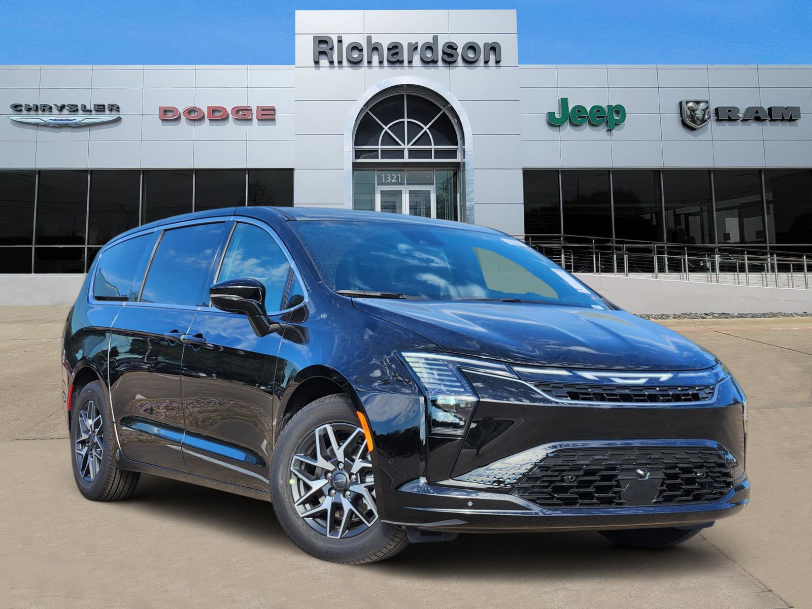 2027 Chrysler Pacifica LIMITED Passenger Van