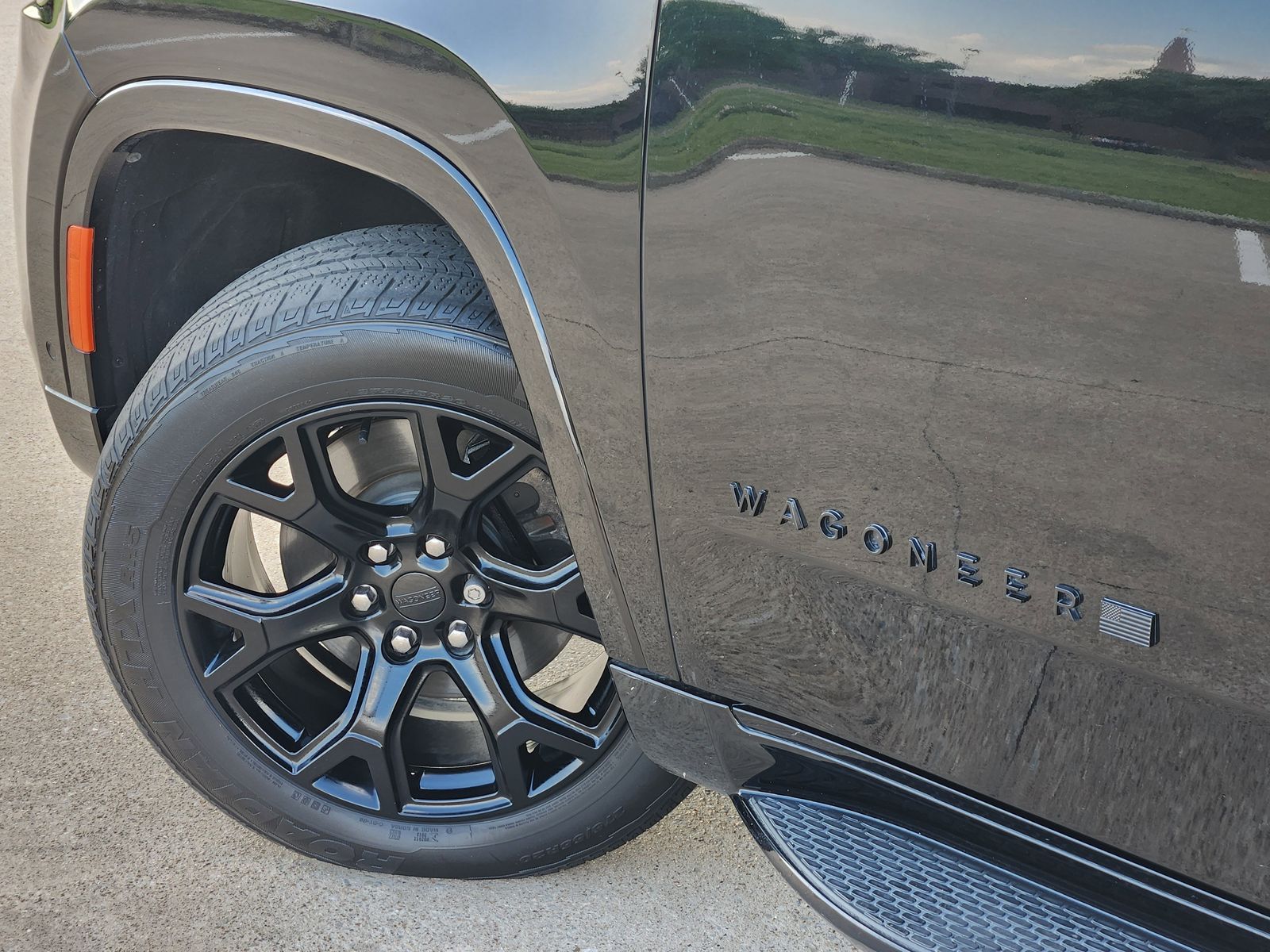 Used 2023 Diamond Black Crystal Pearlcoat Jeep Base image 17