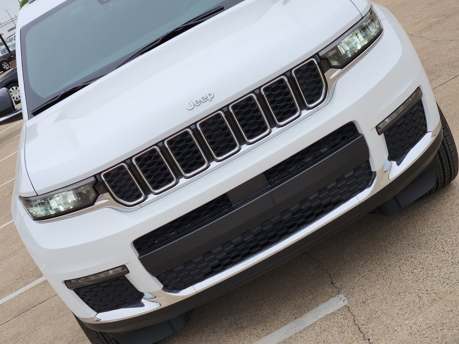 Used 2025 Bright White Jeep Limited image 14