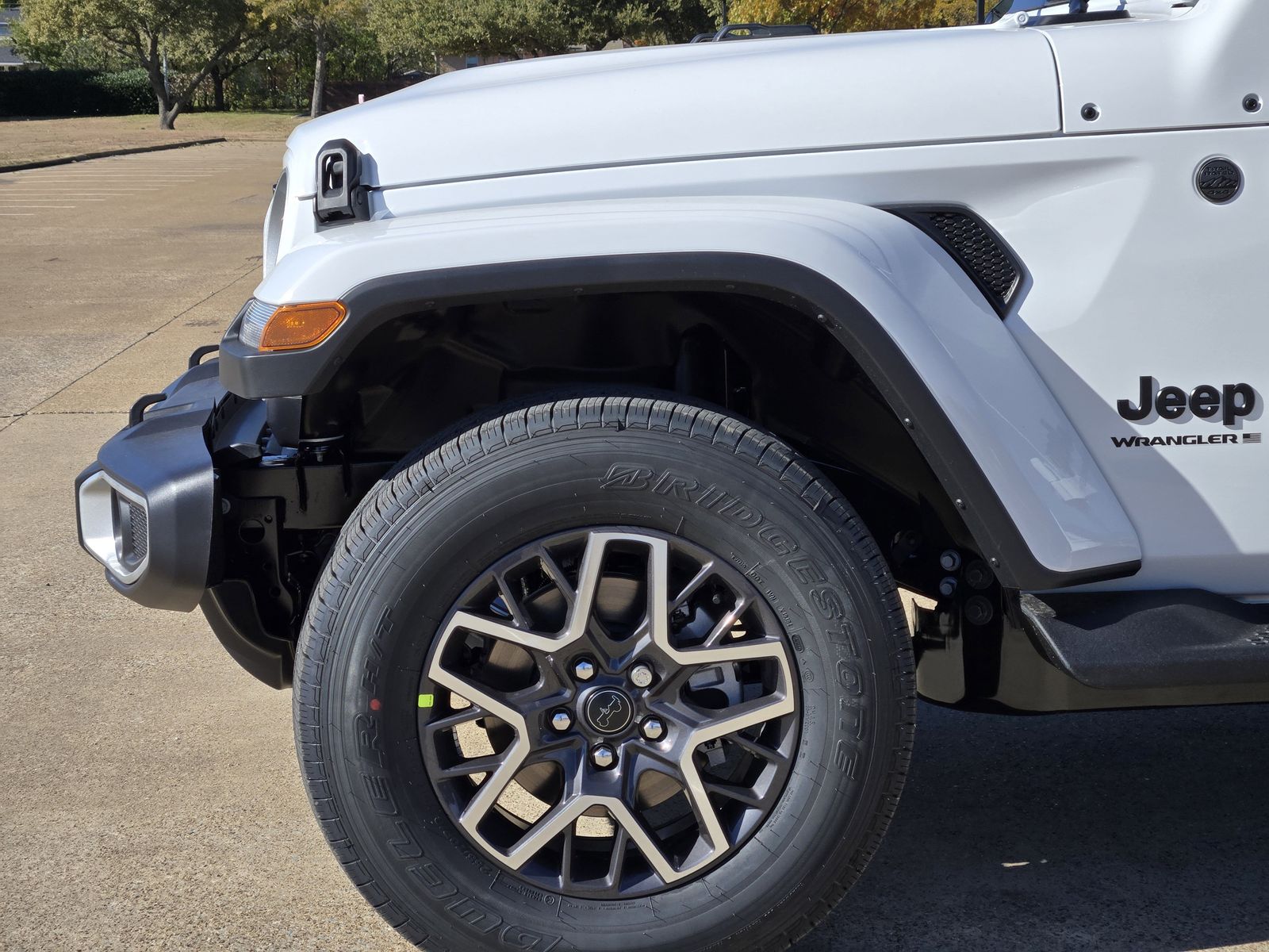 New 2026 Bright White Jeep 4-DOOR SAHARA image 9