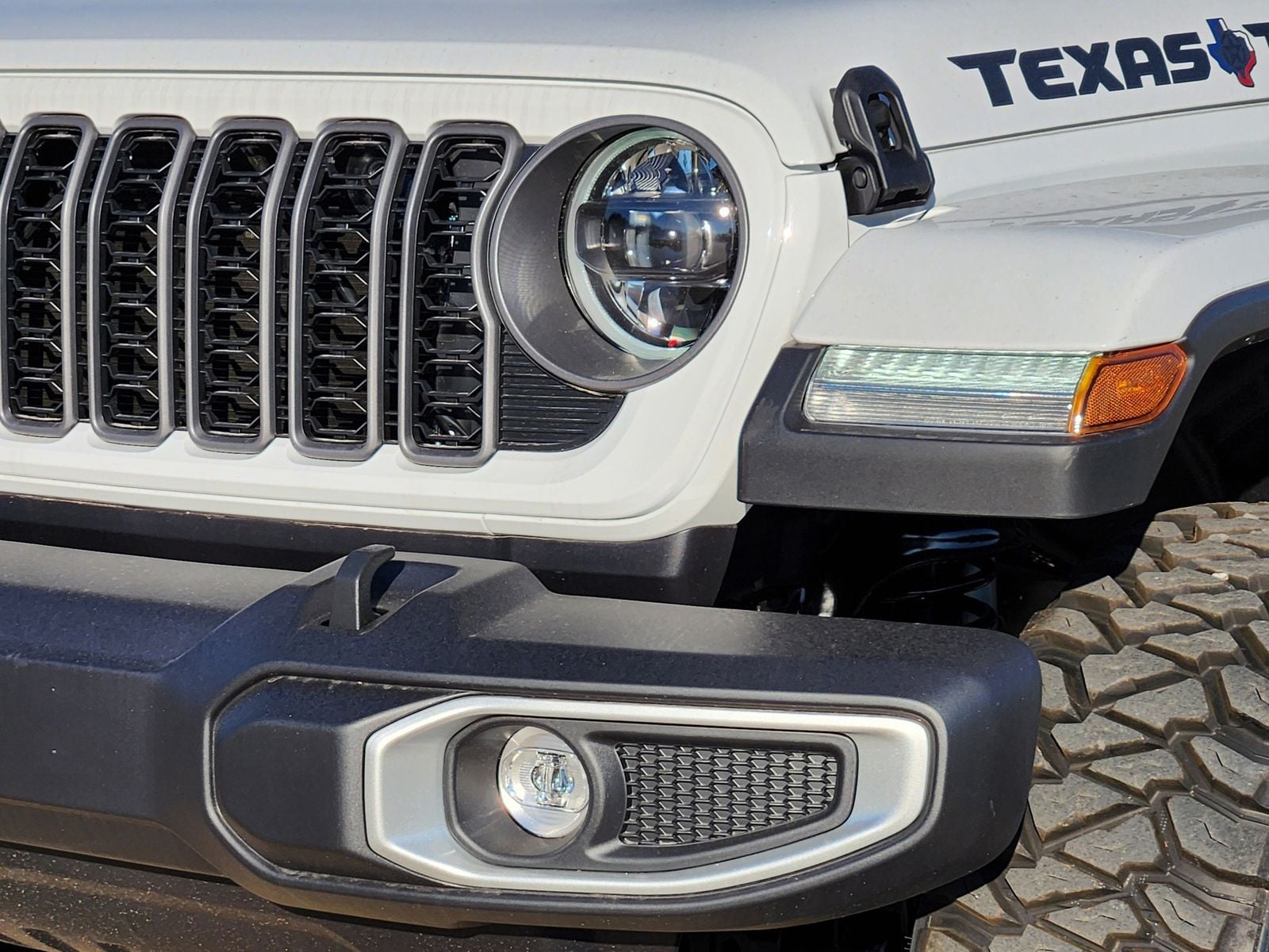 New 2026 Bright White Jeep TEXAS TRAIL 4X4 image 10