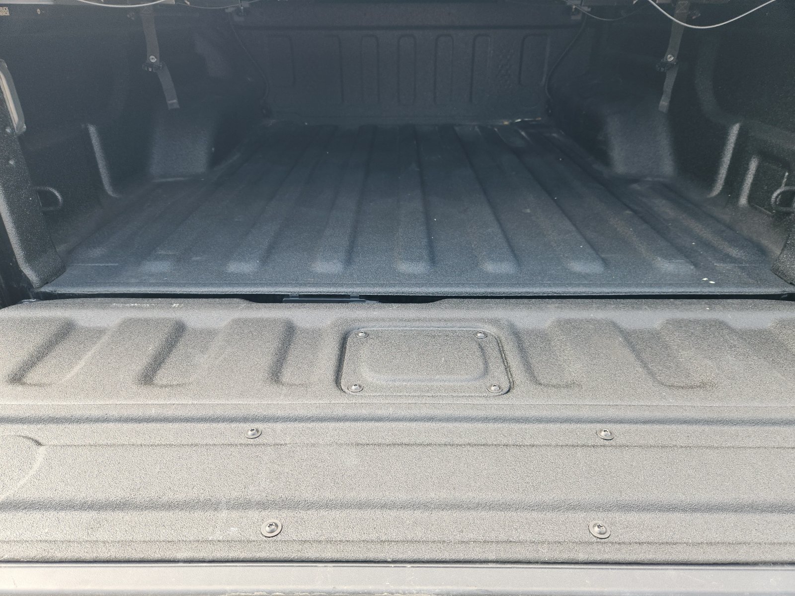 Used 2022 Black Jeep Sport image 40