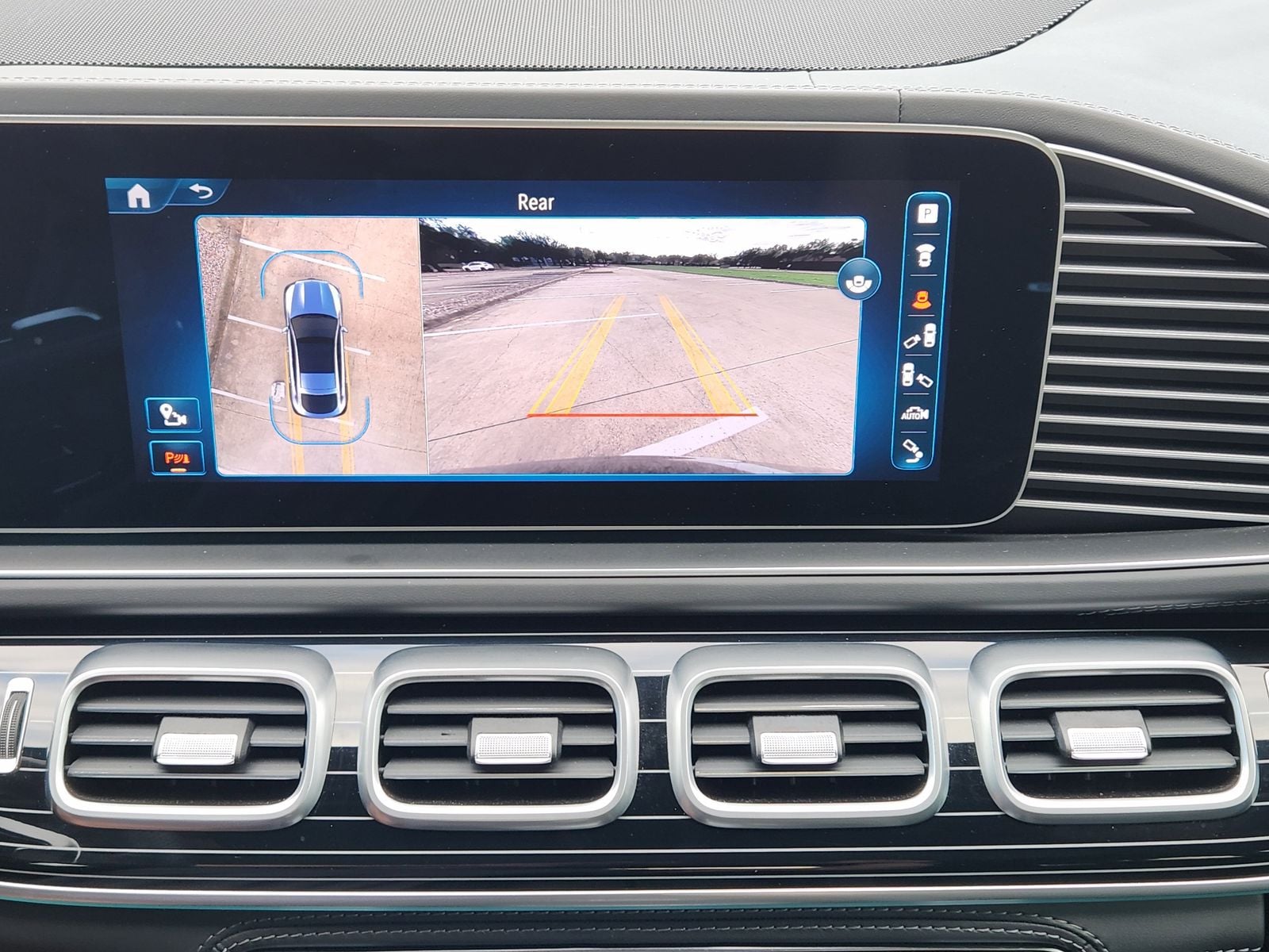 Used 2024 Black Mercedes-Benz 4MATIC® image 27