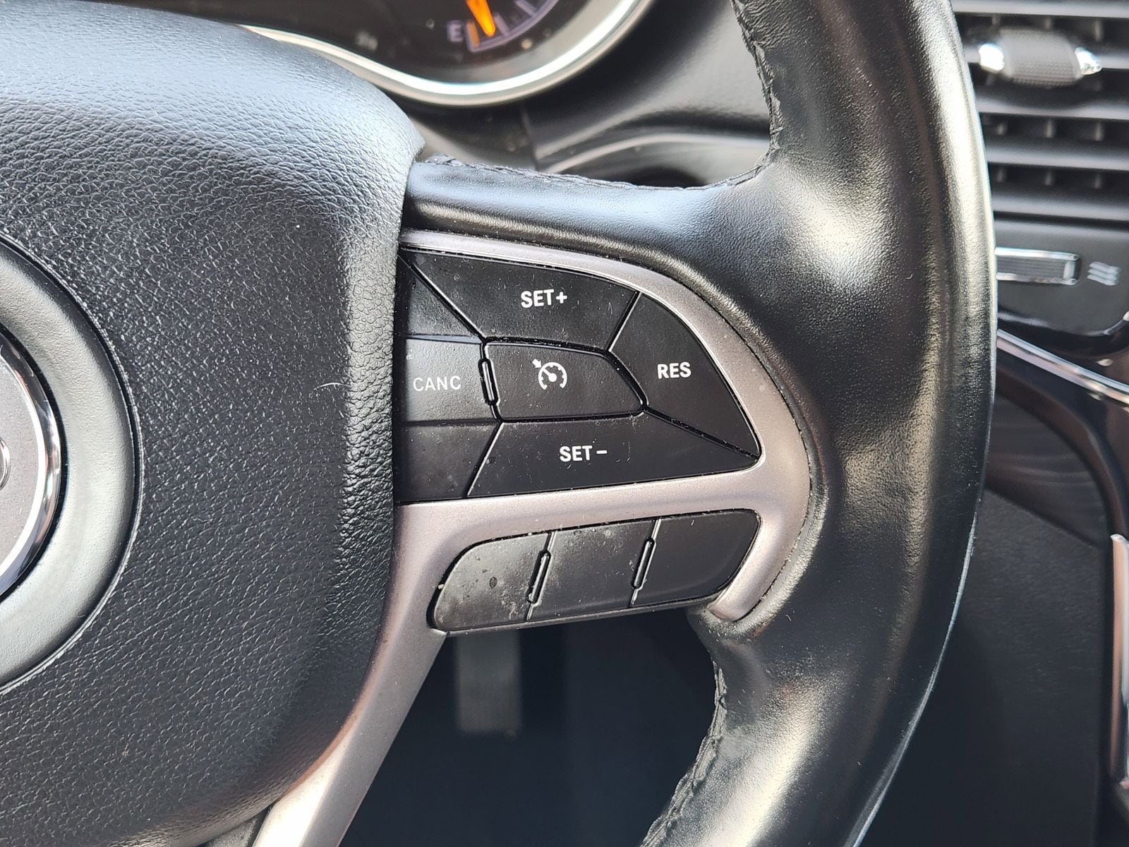 Used 2020 Sting-Gray Clearcoat Jeep Laredo image 39