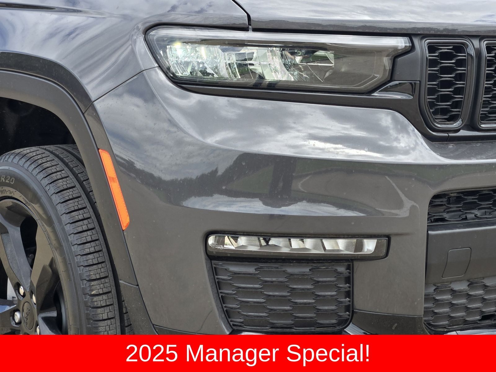 New 2025 Baltic Gray Jeep L LIMITED 4X4 image 9