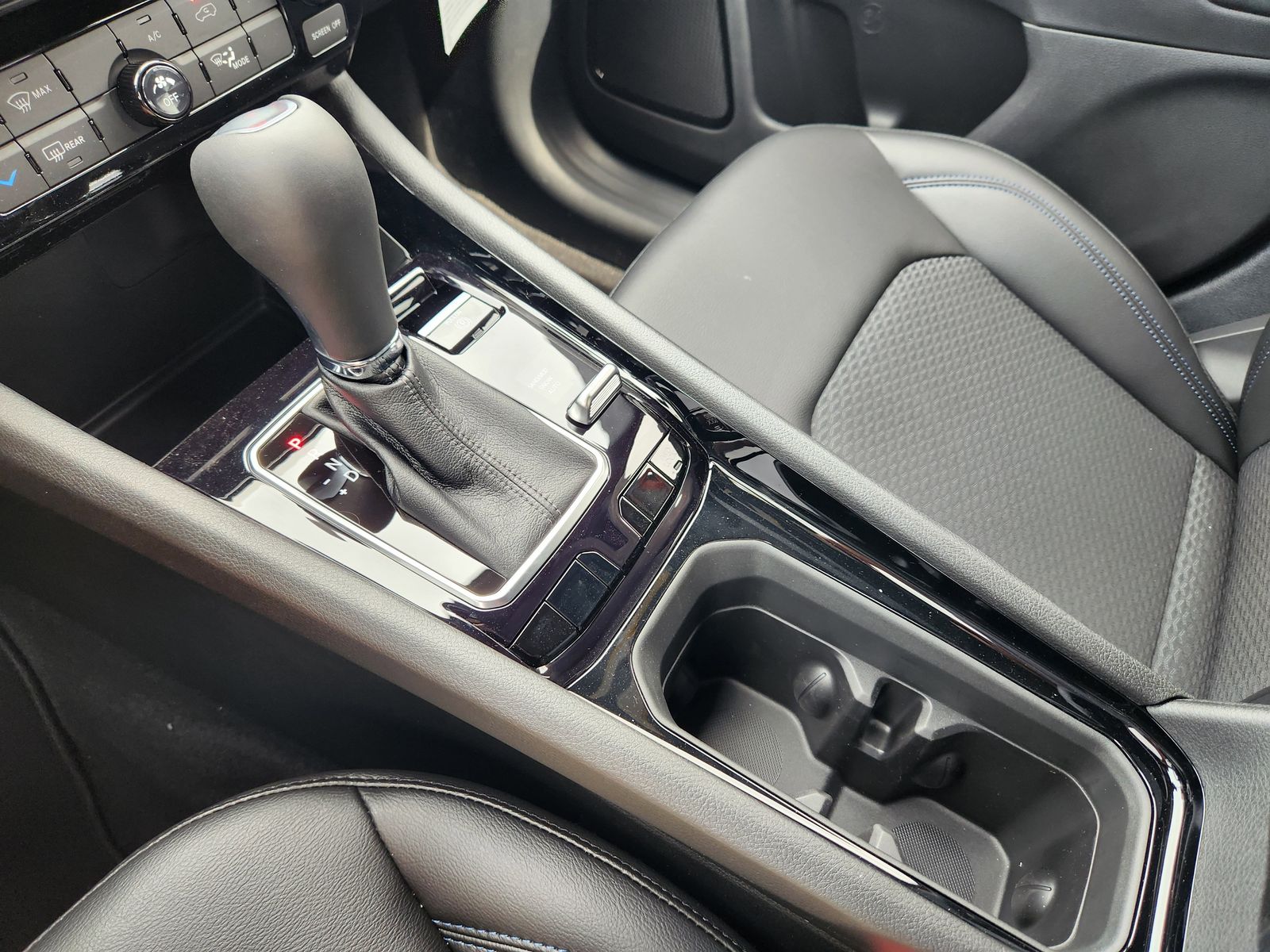 New 2026 Red Hot Pearlcoat Jeep LATITUDE ALTITUDE 4X4 image 28