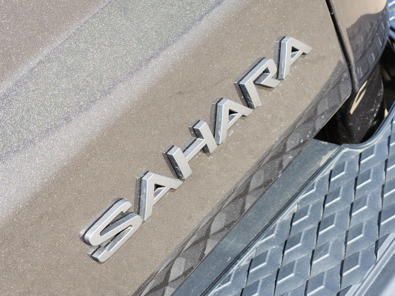 New 2026 Granite Crystal Jeep SAHARA 4X4 image 19