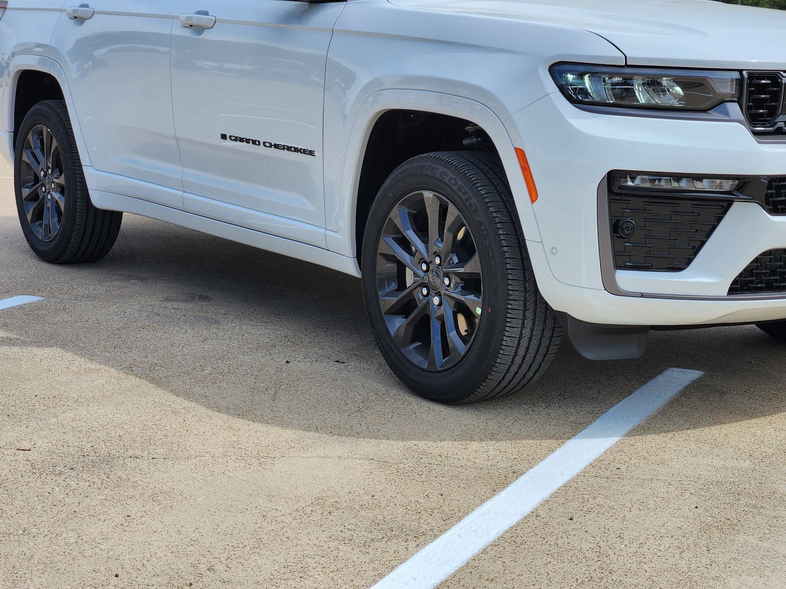 New 2026 Bright White Jeep L LIMITED RESERVE 4X4 image 11