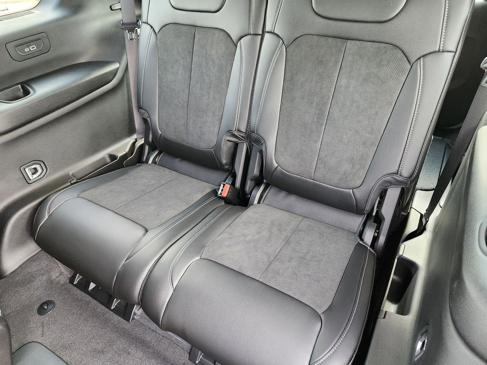 New 2026 Bright White Jeep L LAREDO ALTITUDE 4X2 image 40