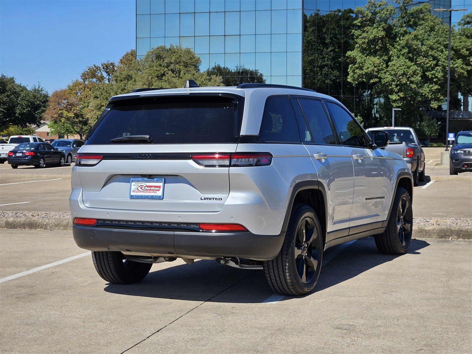 2024 Jeep Grand Cherokee Limited photo 3