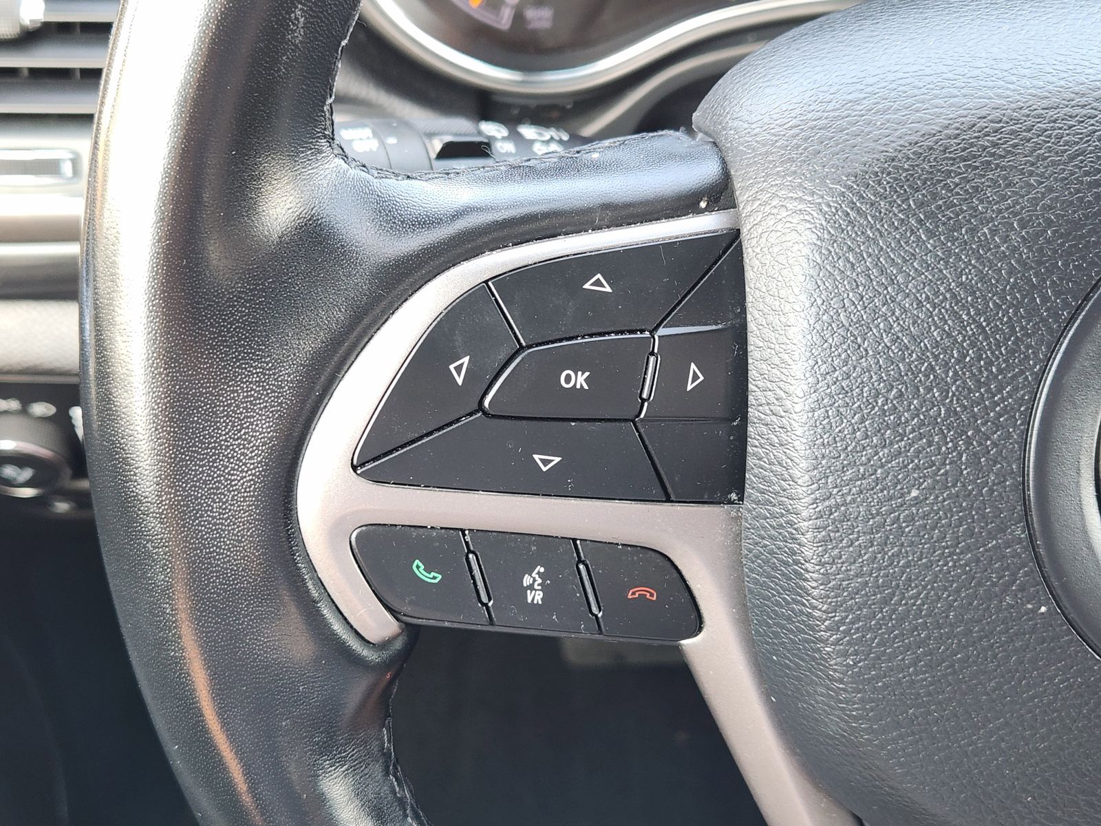 Used 2020 Sting-Gray Clearcoat Jeep Laredo image 37