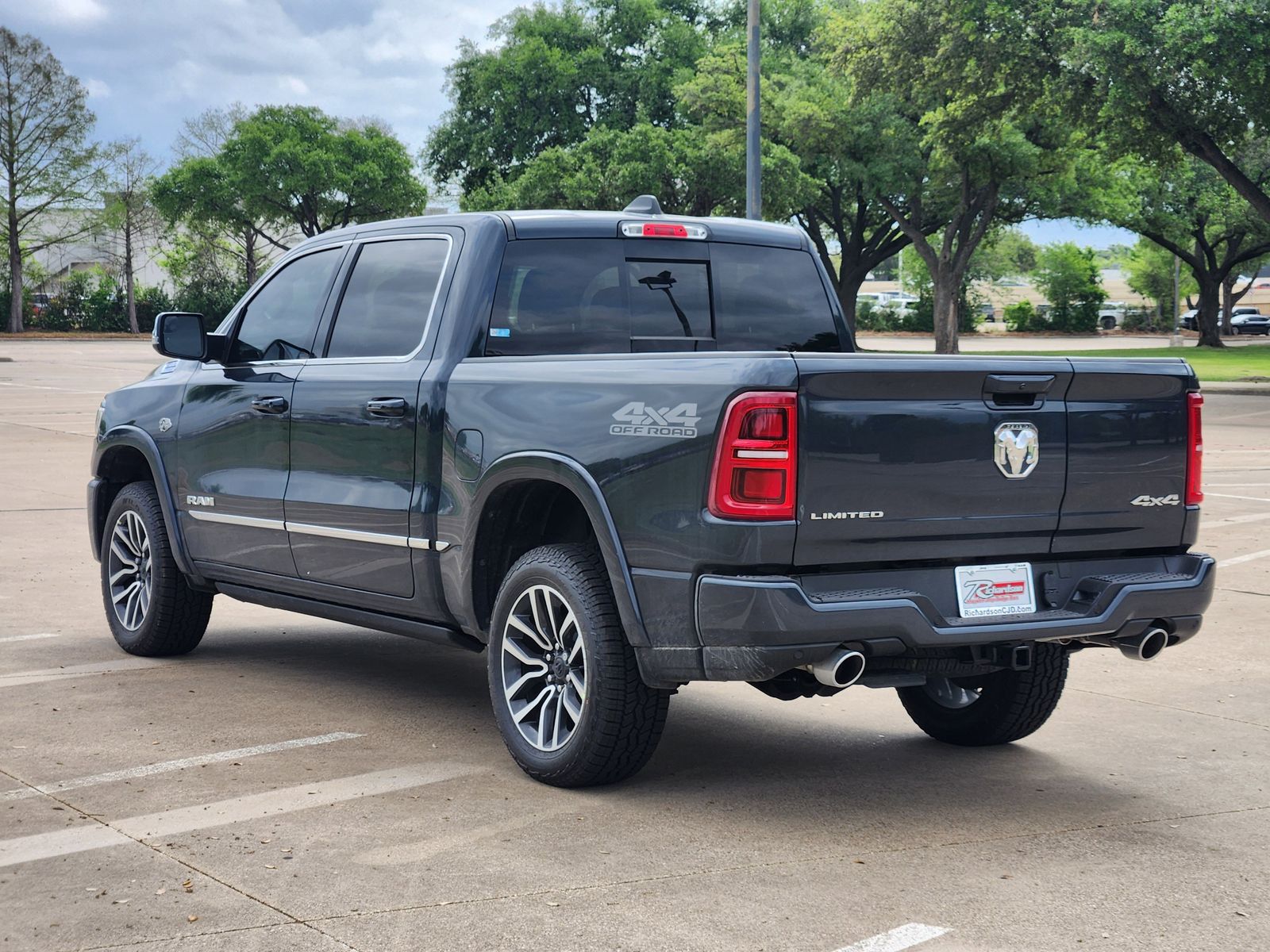 View vehicle photo 4