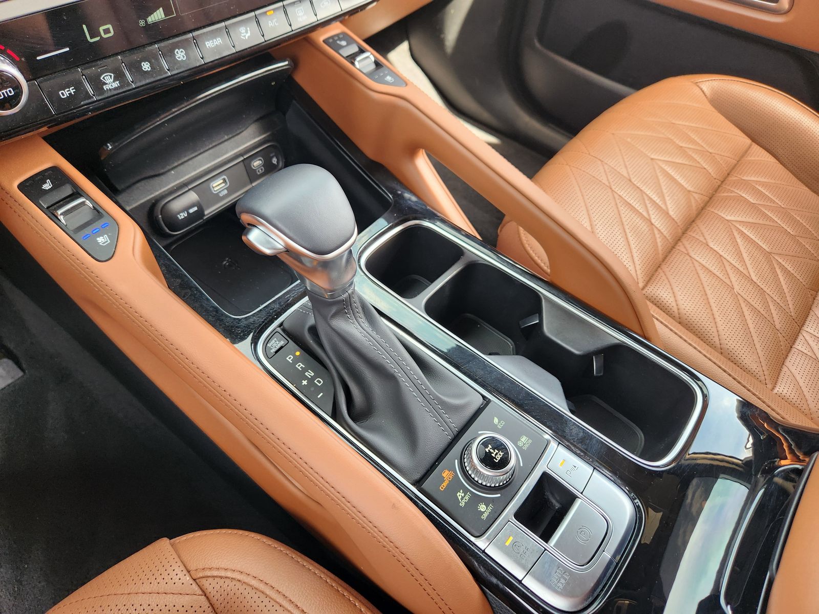 Used 2025 Glacial White Pearl Kia EX image 28