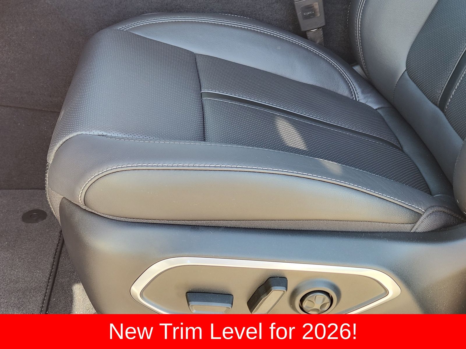 New 2026 Baltic Gray Jeep LIMITED ALTITUDE 4X4 image 31