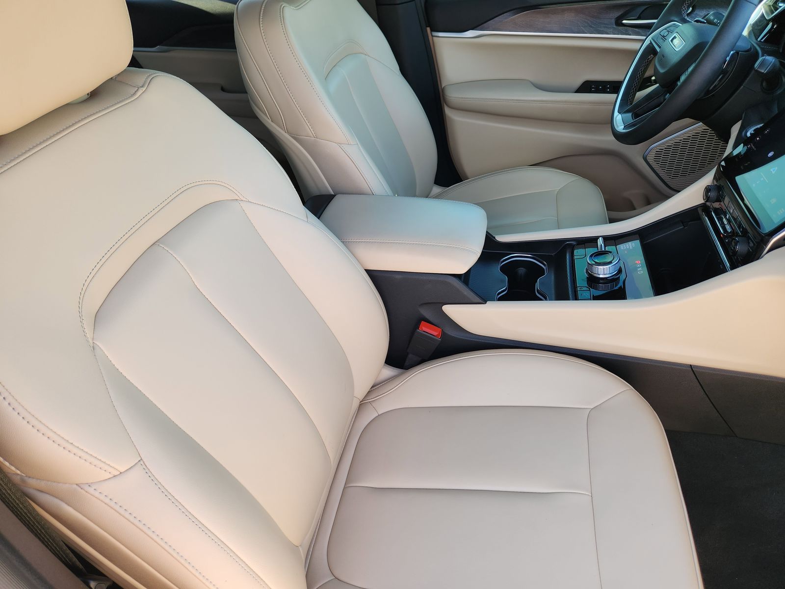 Used 2024 Bright White Jeep Base image 23