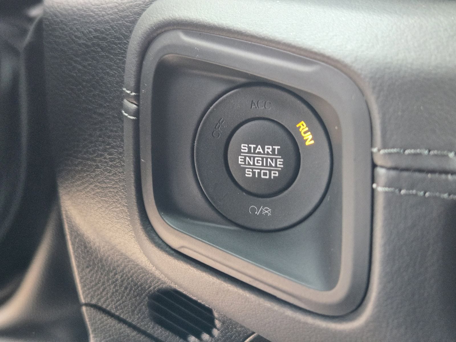 New 2026 Bright White Jeep 4-DOOR SAHARA image 22