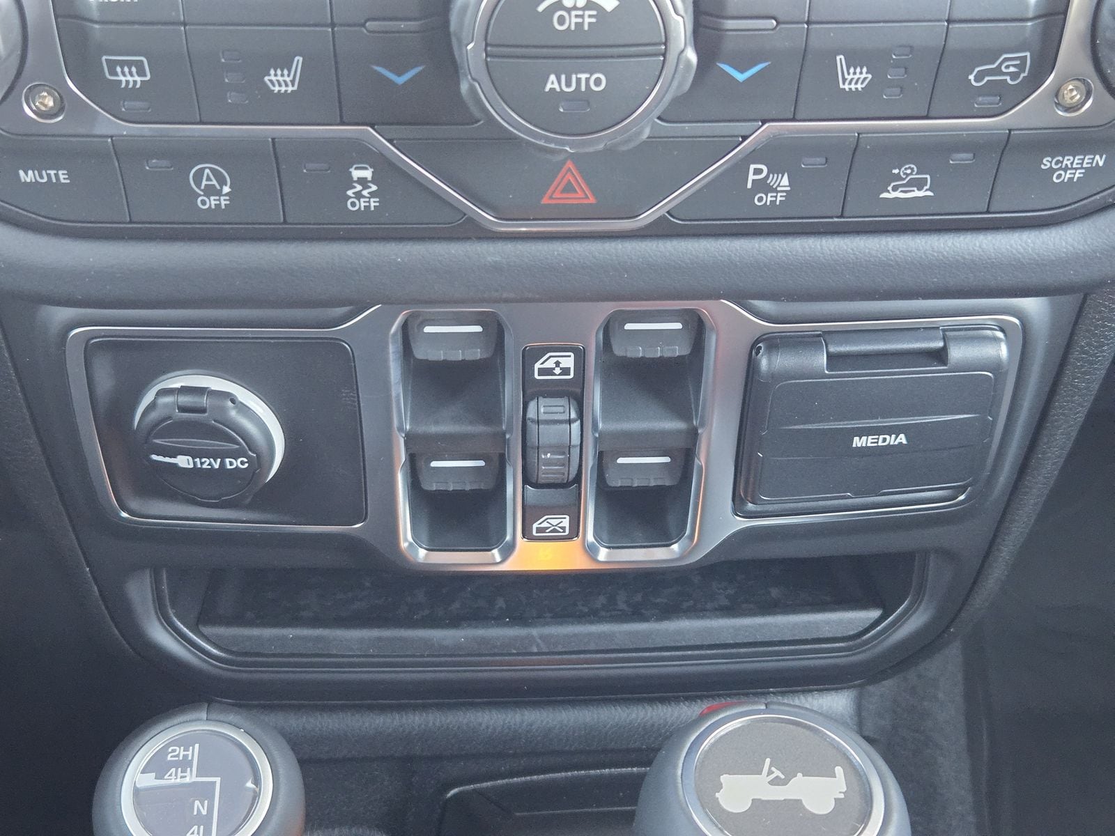 New 2026 Bright White Jeep 4-DOOR SAHARA image 20