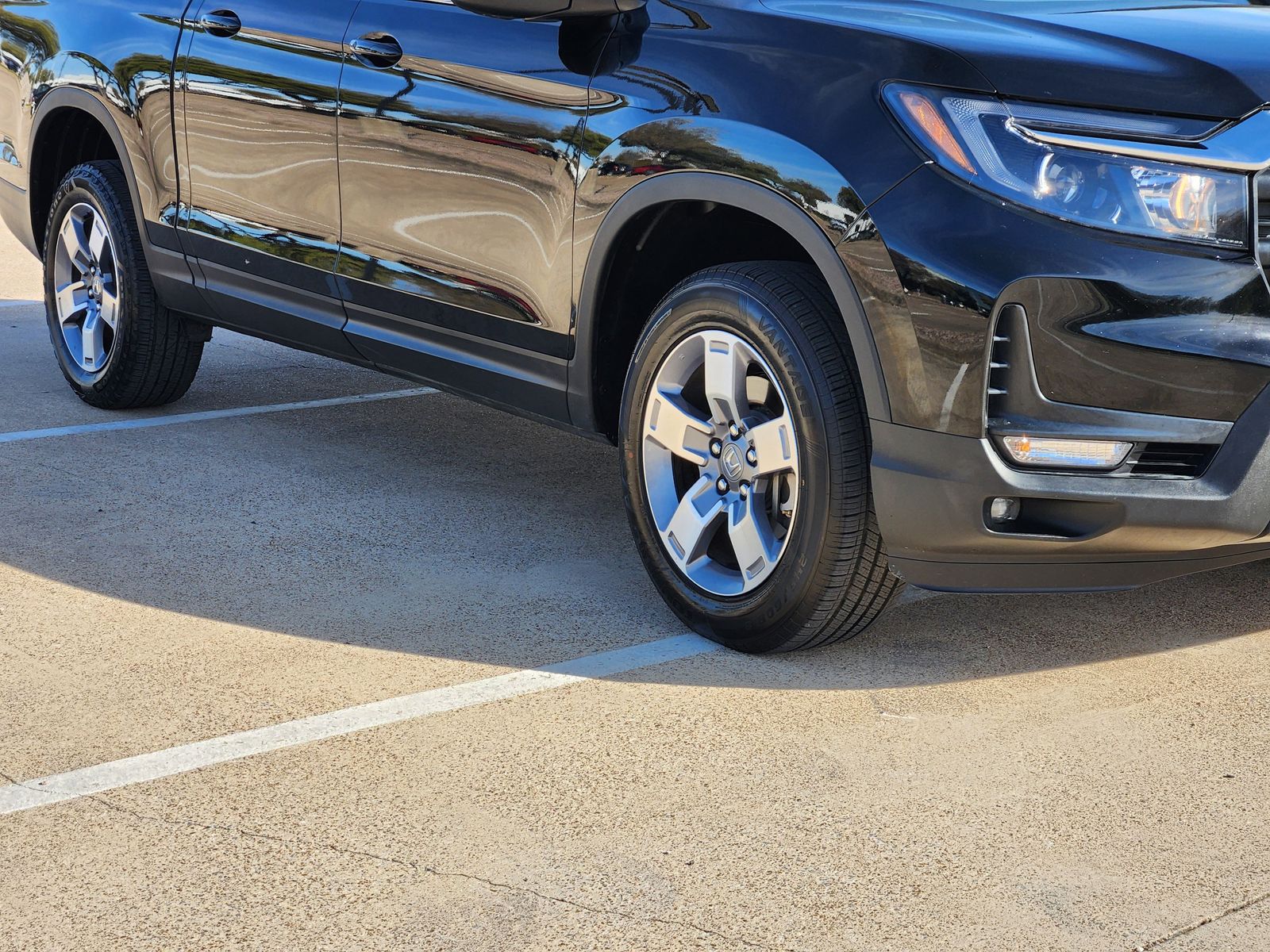 Used 2025 Crystal Black Pearl Honda RTL image 11