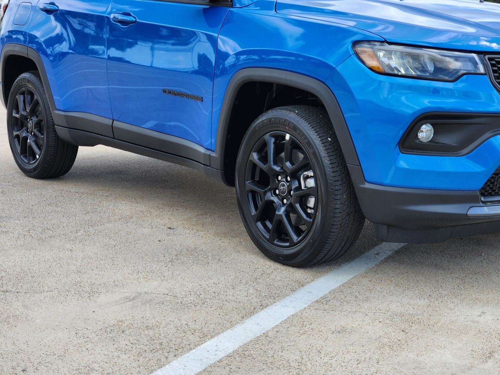 New 2026 Hydro Blue Pearlcoat Jeep LATITUDE ALTITUDE 4X4 image 11