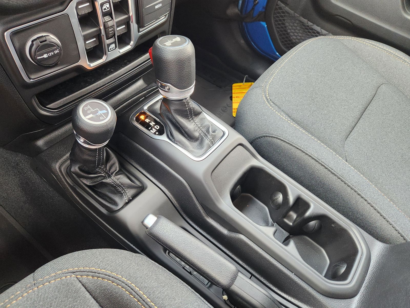 New 2026 Hydro Blue Pearlcoat Jeep 4-DOOR SPORT image 27