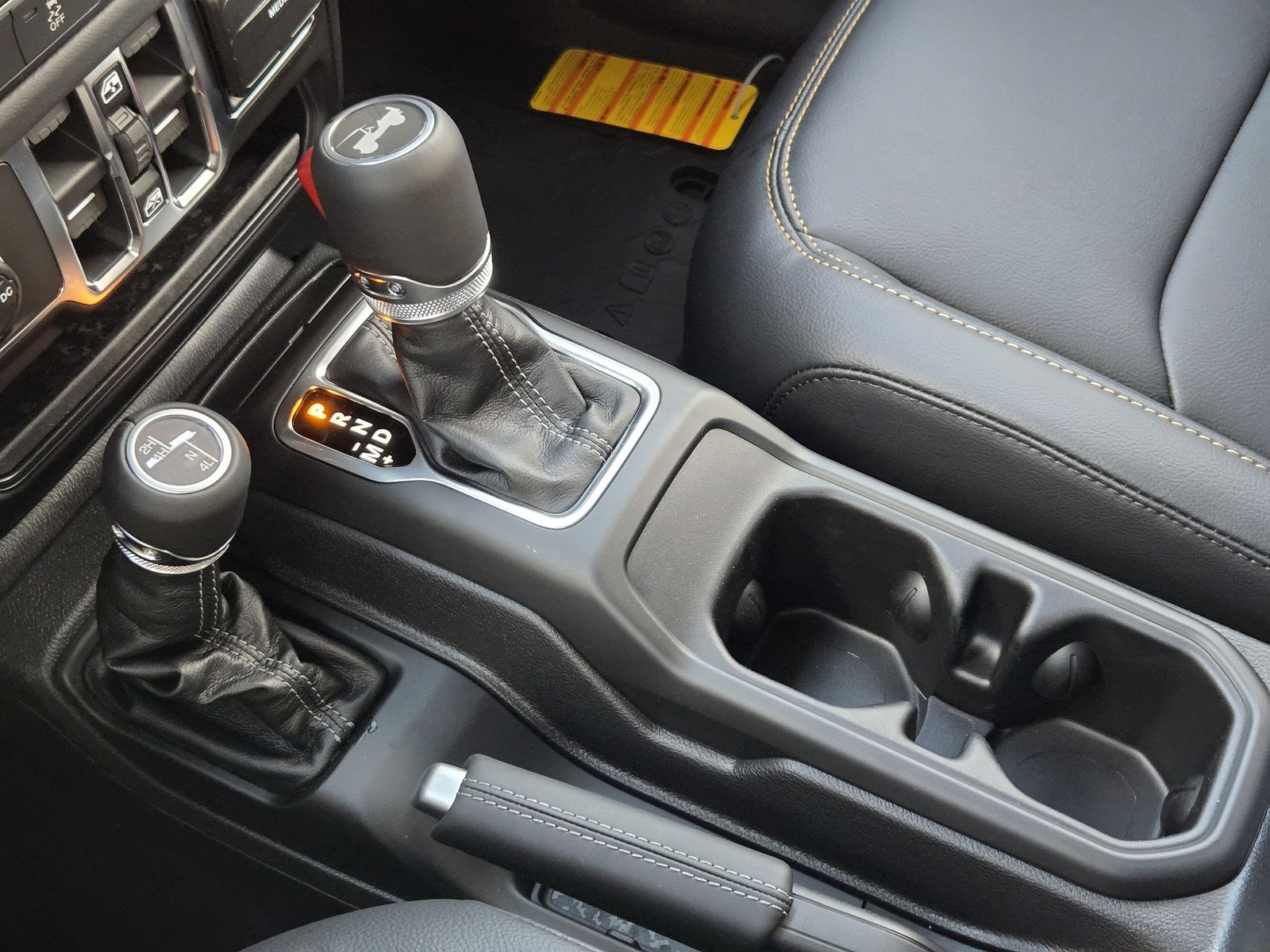 New 2026 Granite Crystal Jeep 4-DOOR SAHARA image 21