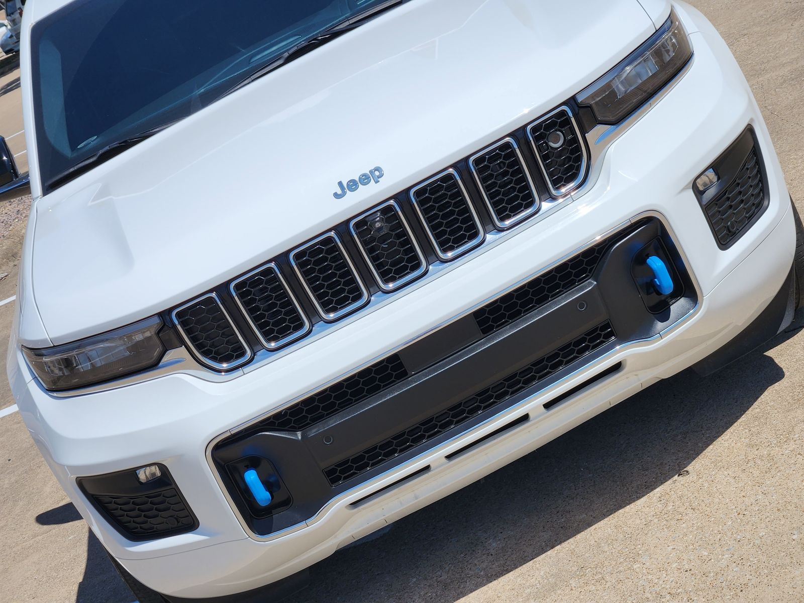 Used 2022 Bright White Jeep Overland image 14