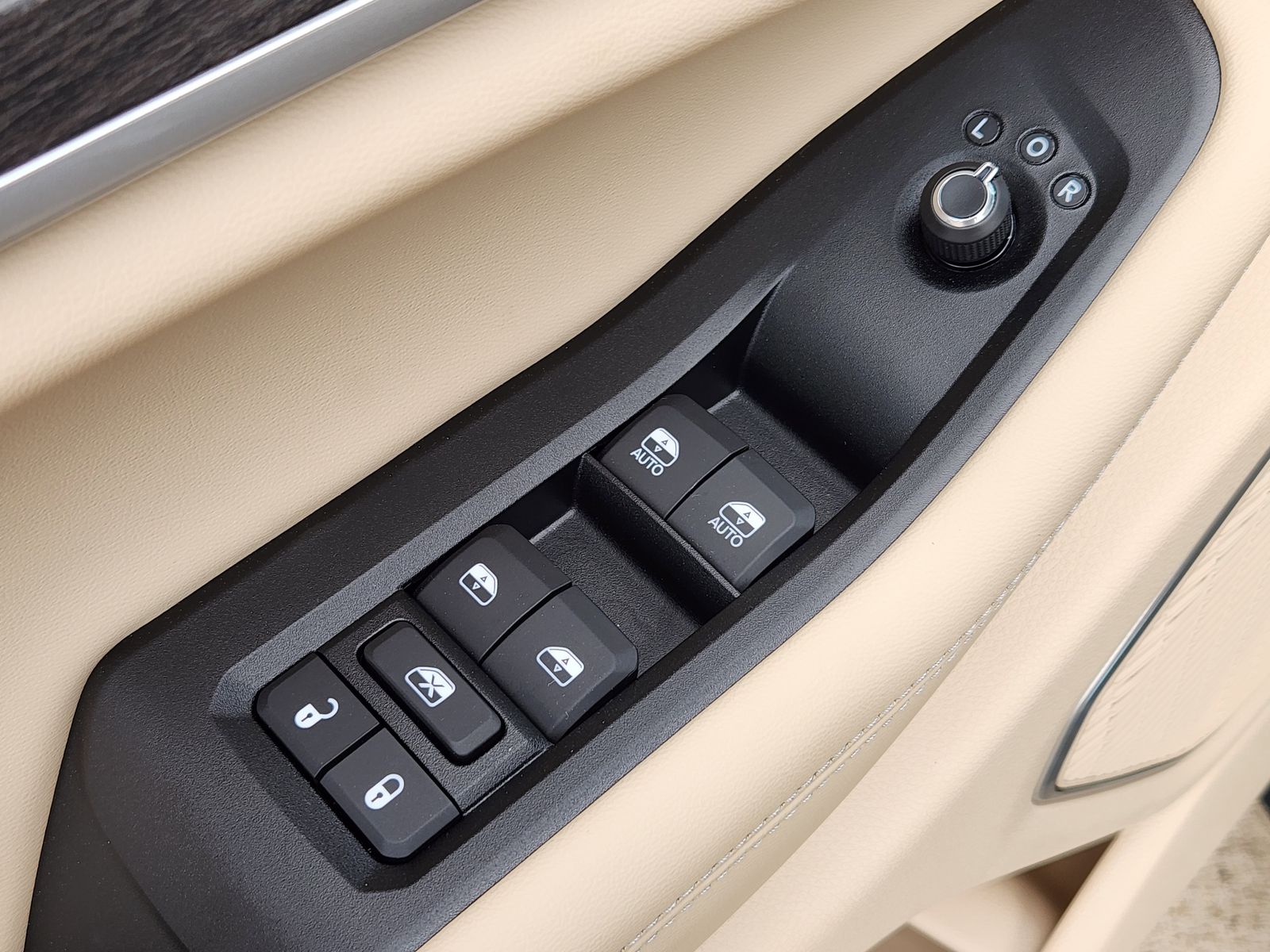 New 2026 Steel Blue Jeep L LIMITED 4X2 image 30