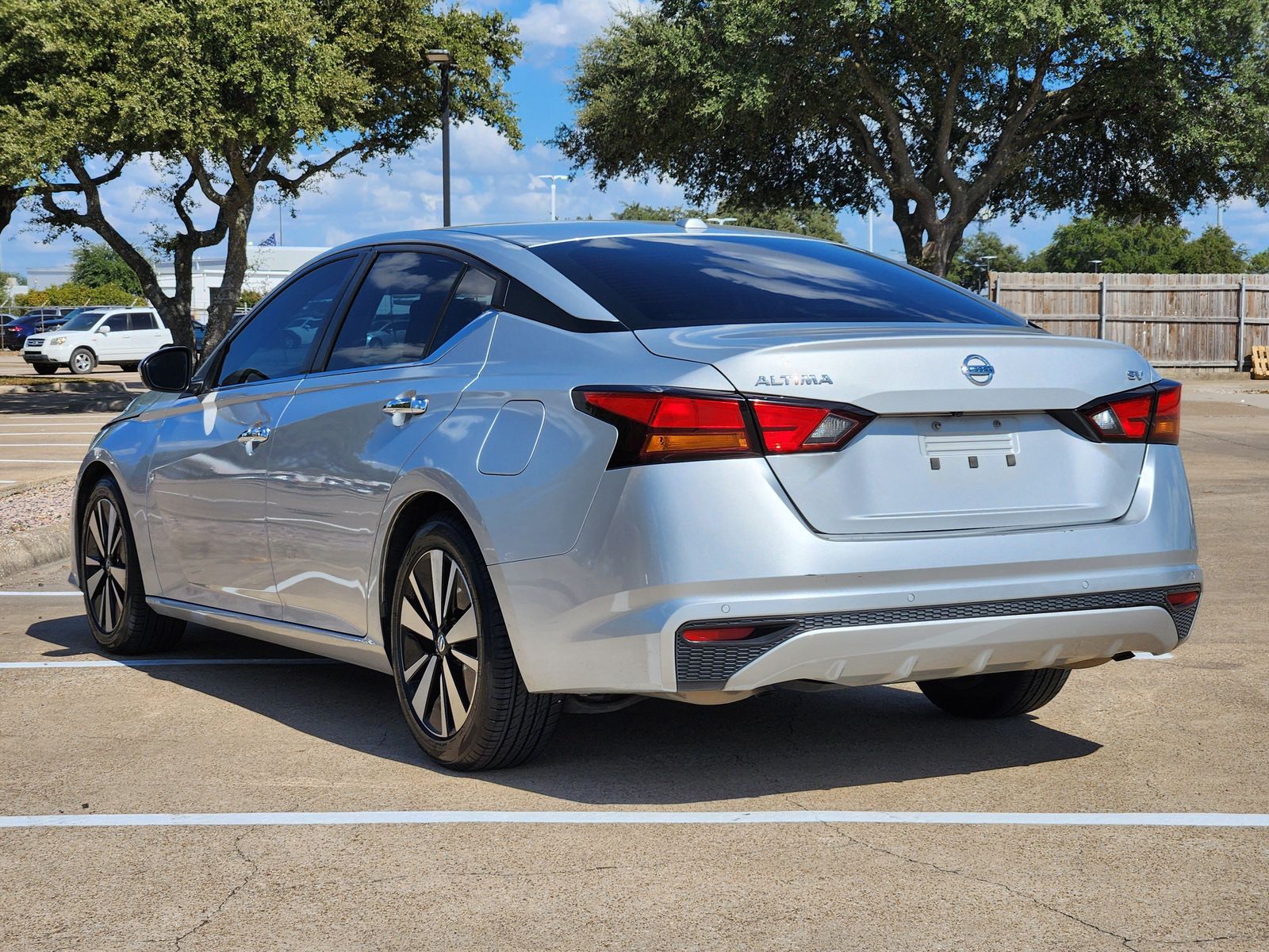 Used 2022 Brilliant Silver Nissan 2.5 SV image 4