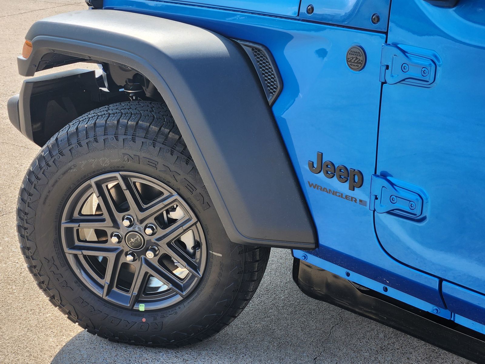 New 2026 Hydro Blue Pearlcoat Jeep 4-DOOR SPORT S image 17
