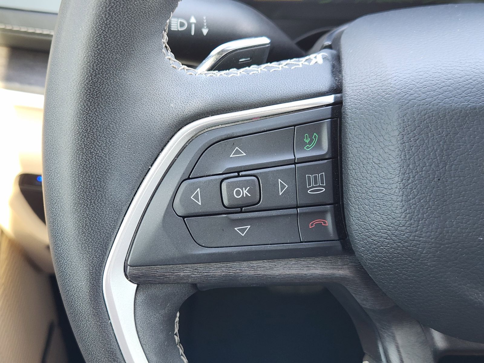 Used 2024 Bright White Jeep Base image 38