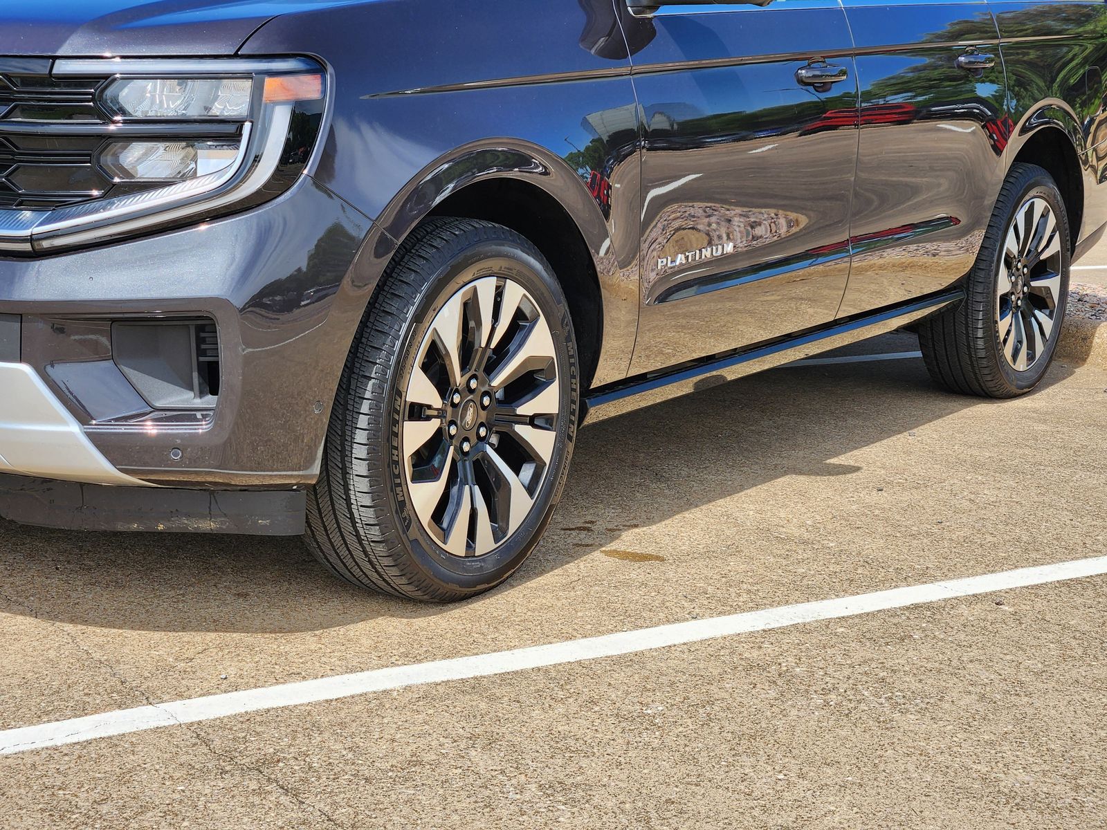 Used 2025 Gray Metallic Ford Platinum image 12