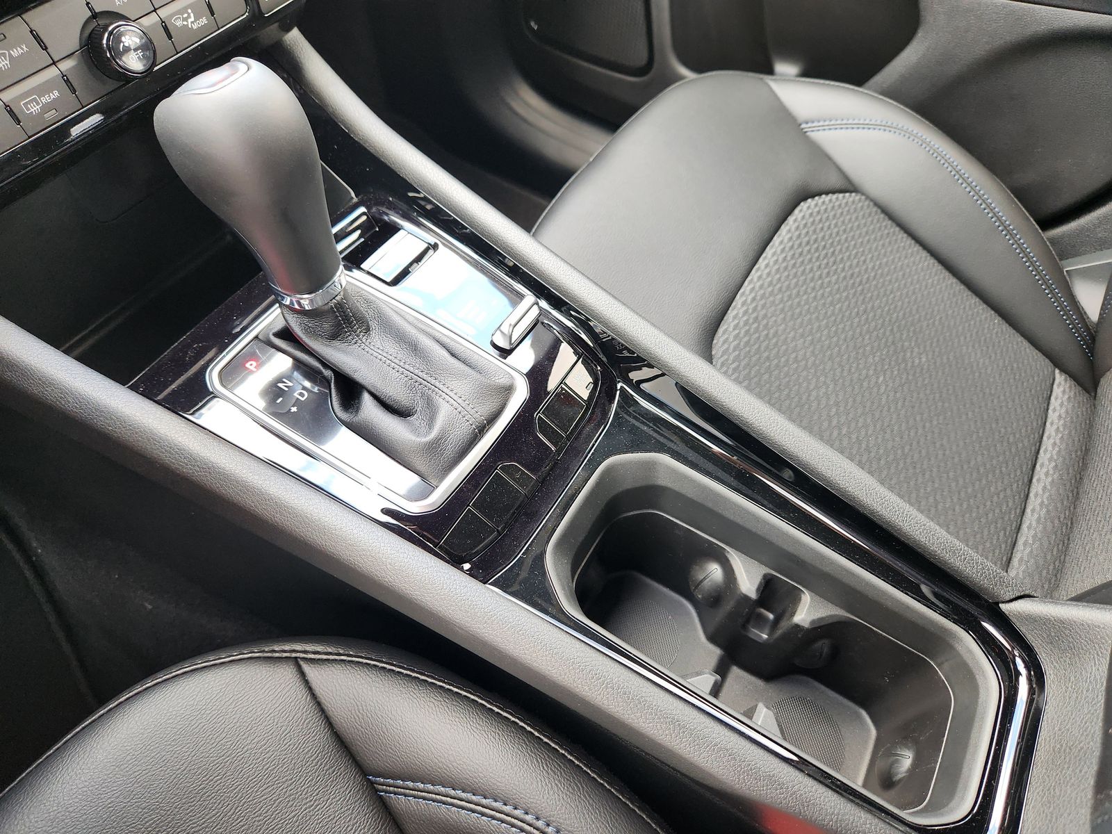 New 2026 Red Hot Pearlcoat Jeep LATITUDE ALTITUDE 4X4 image 28