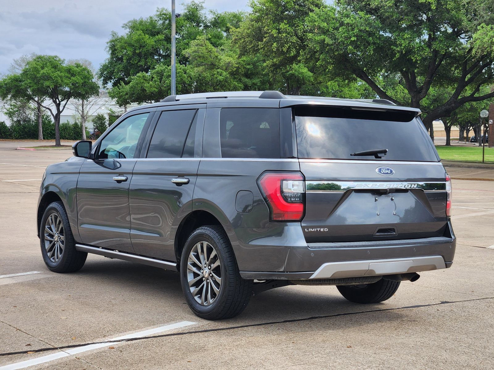 Used 2020 Magnetic Ford Limited image 4