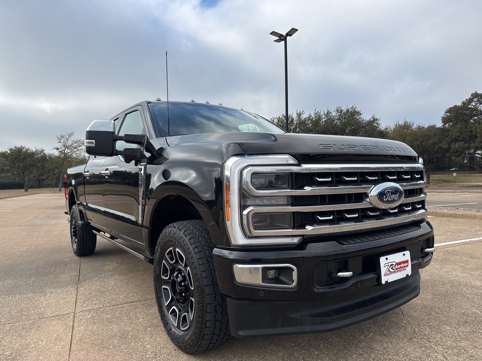 2023 Ford F-350 Super Duty Platinum's photo
