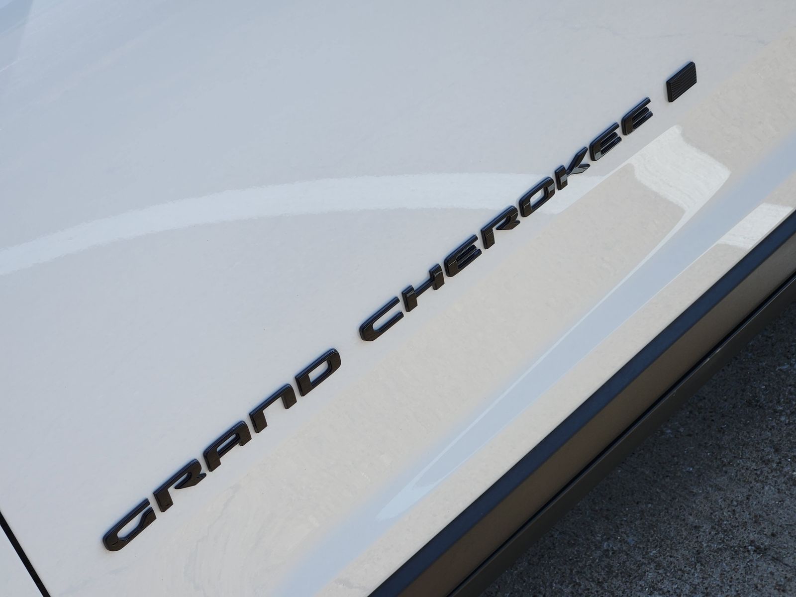 New 2026 Bright White Jeep LIMITED 4X4 image 18