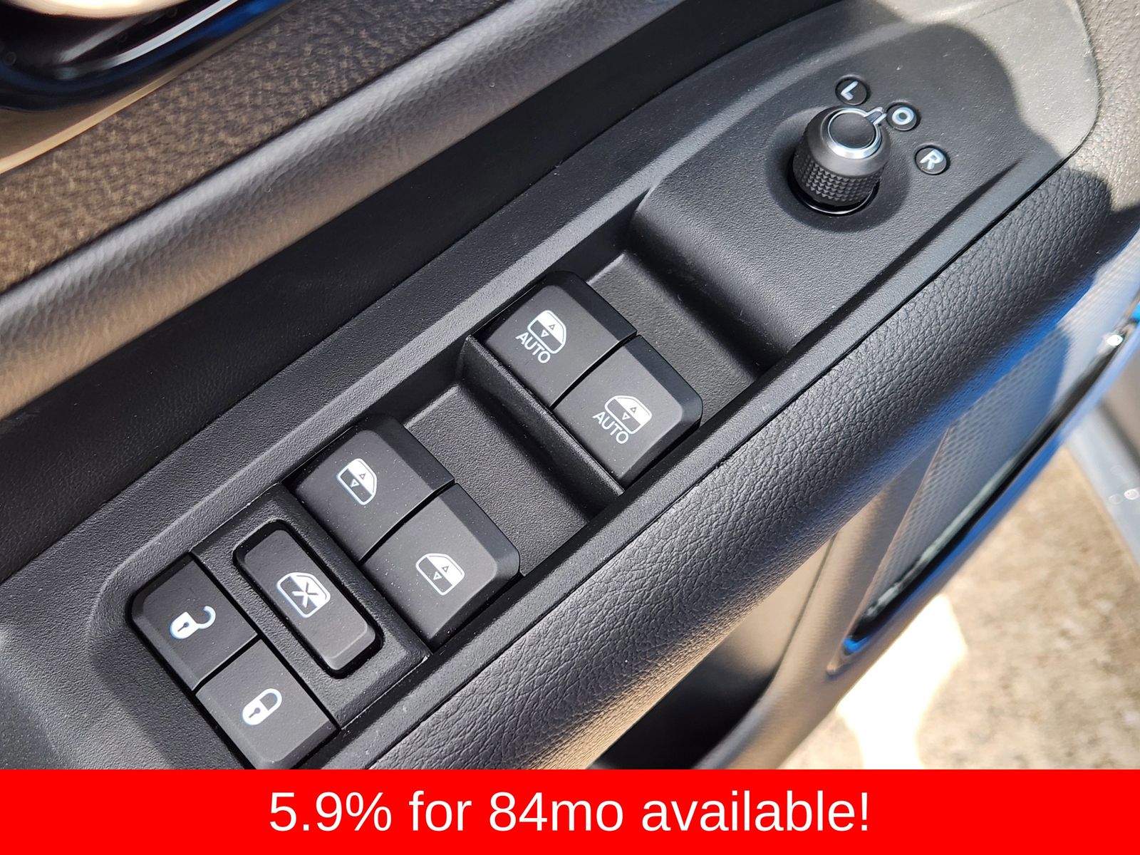 New 2026 Hydro Blue Pearlcoat Jeep LATITUDE ALTITUDE 4X4 image 32