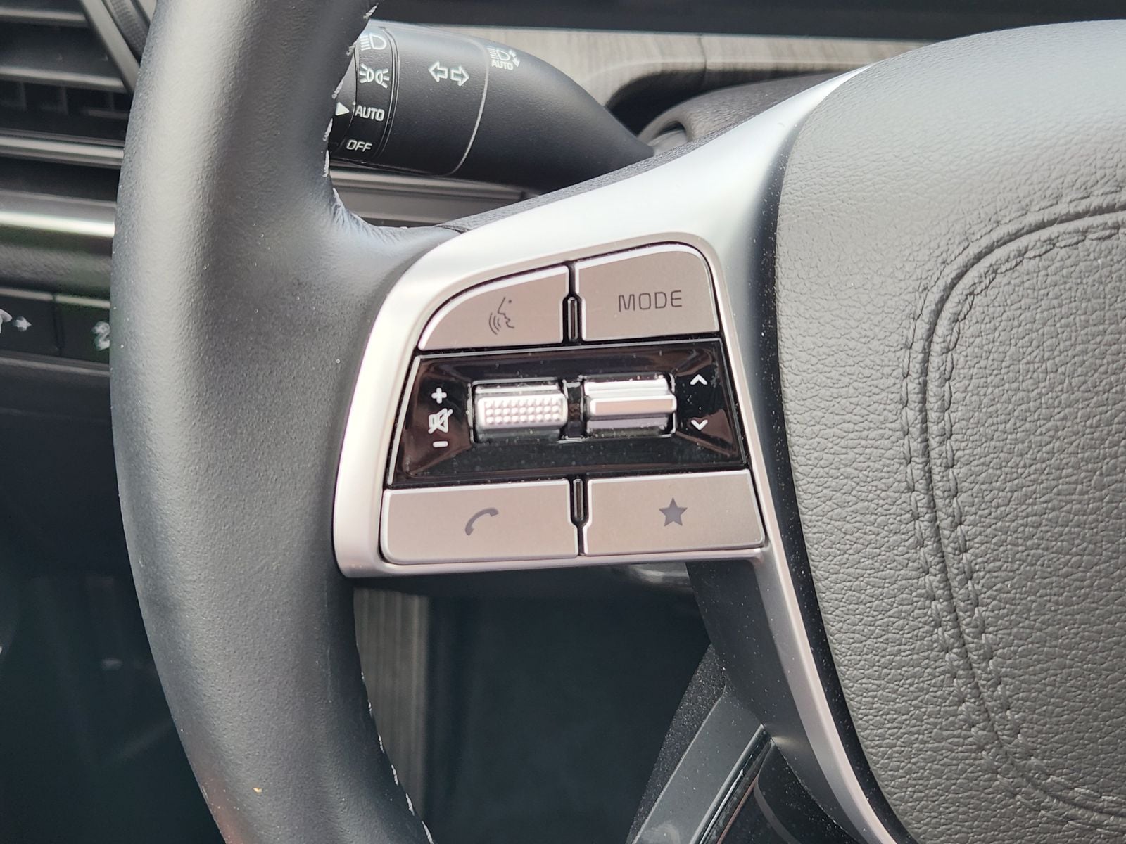 Used 2025 Ebony Black Kia EX image 36